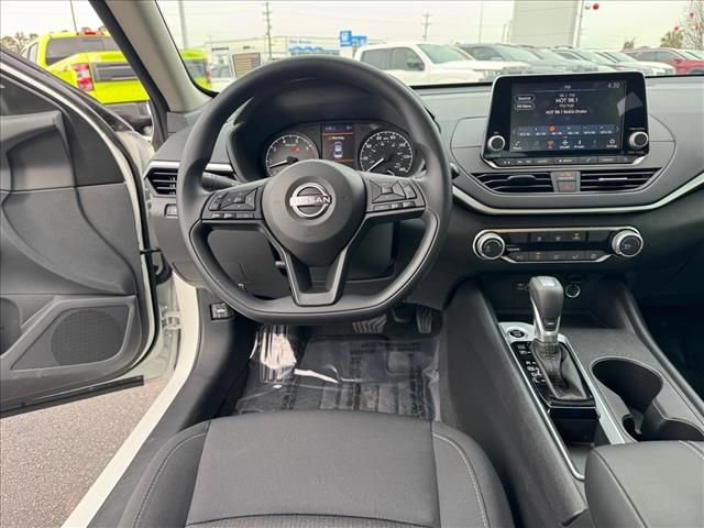 Certified 2025 Nissan Altima 2.5 S image 12