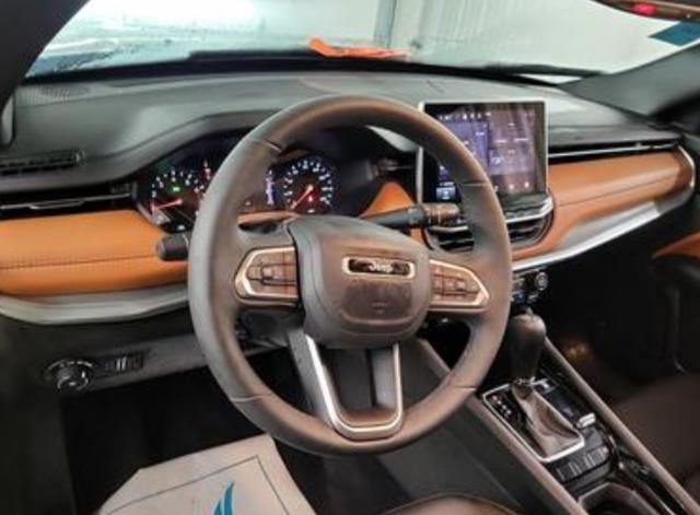 Used 2025 Jeep Compass Limited w/ Mopar Graphics Package image 3