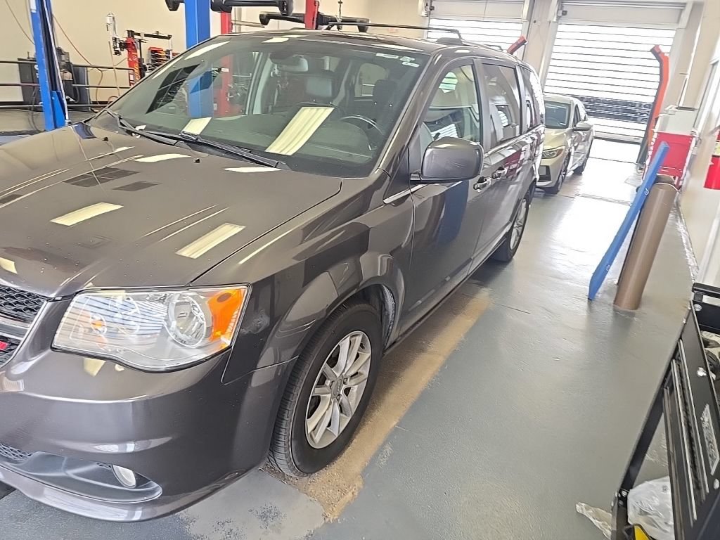 Used 2019 Dodge Grand Caravan SXT FWD image 2