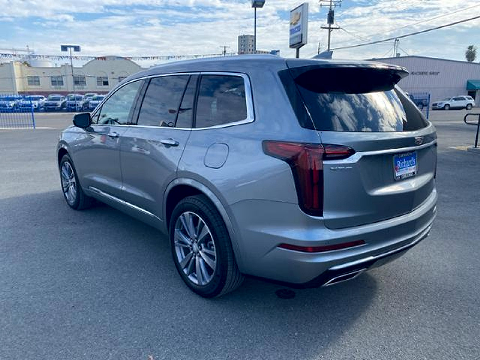 Used 2025 Cadillac XT6 Premium Luxury FWD image 12