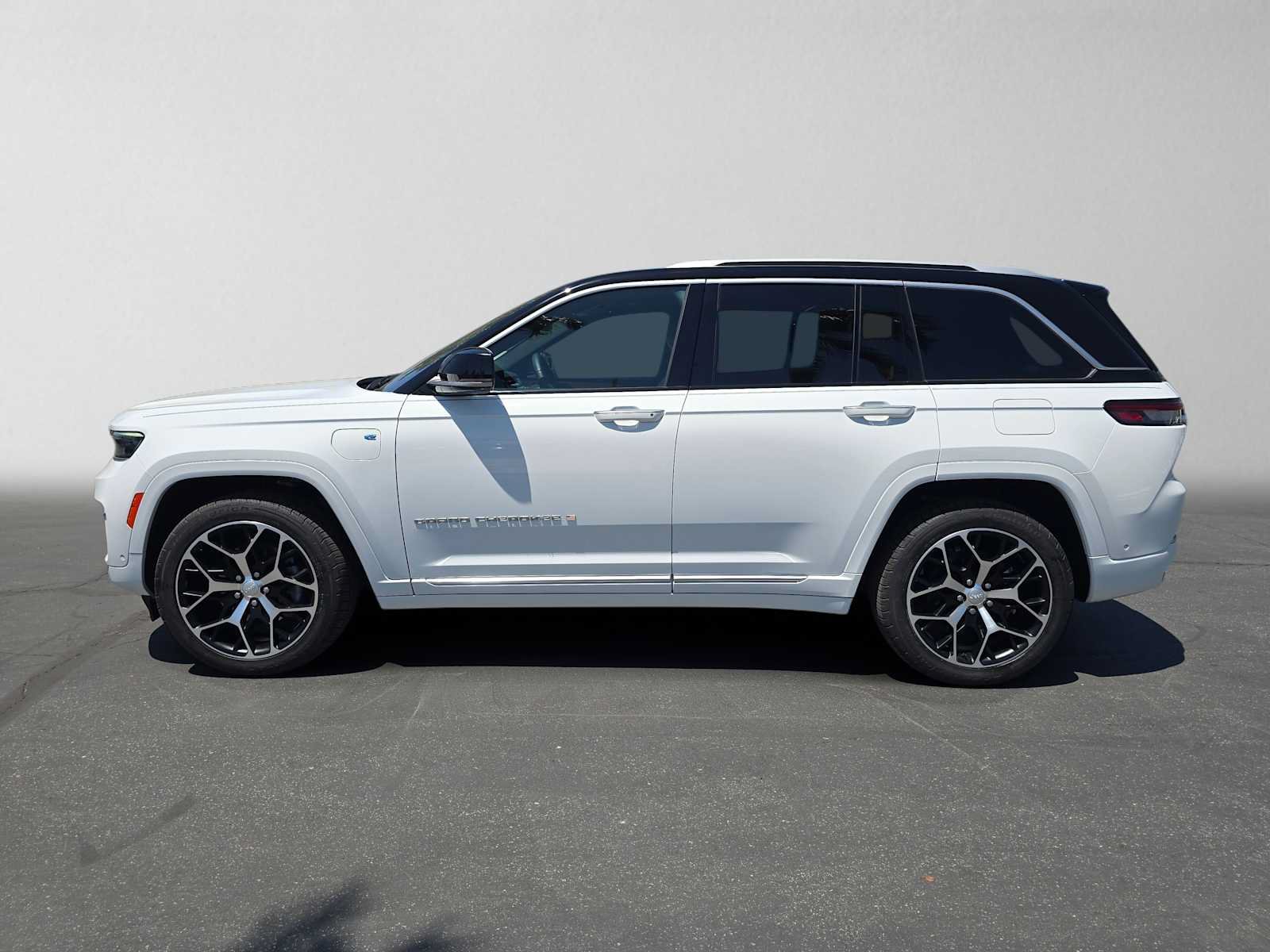 Used 2022 Jeep Grand Cherokee Summit AWD/4WD image 6