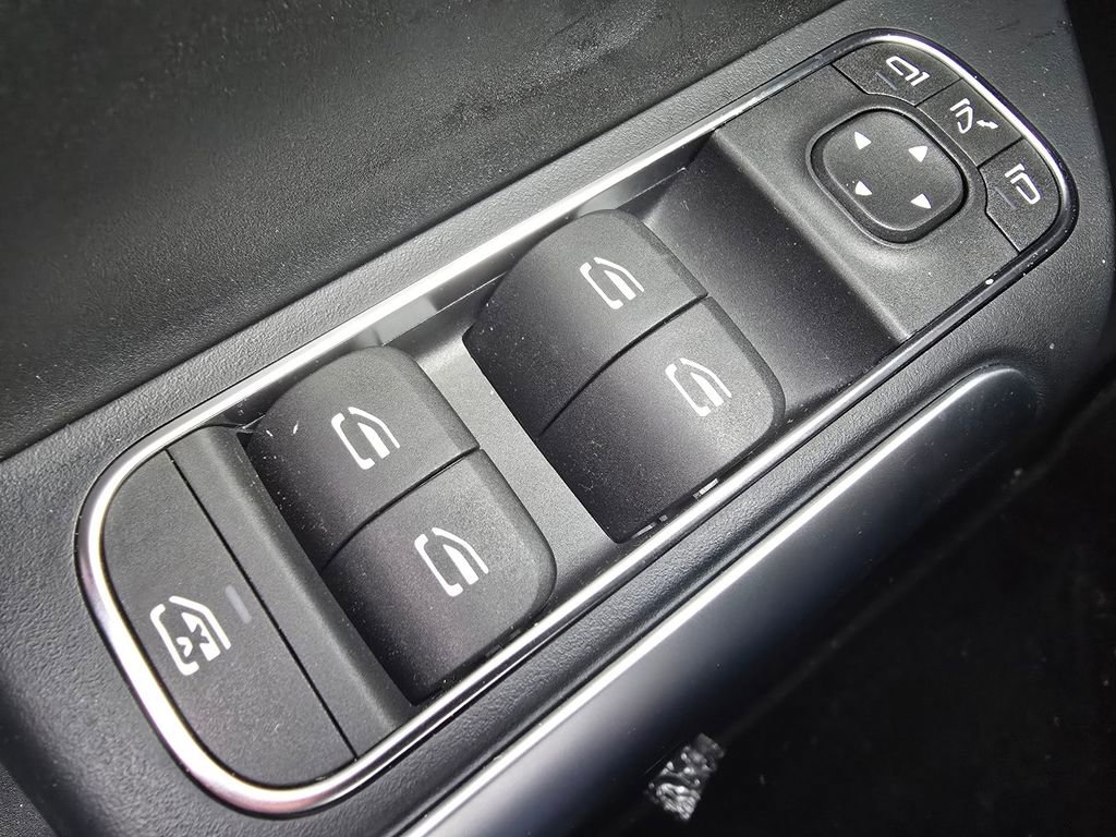 Certified 2025 Mercedes-Benz GLA 250 4MATIC image 25