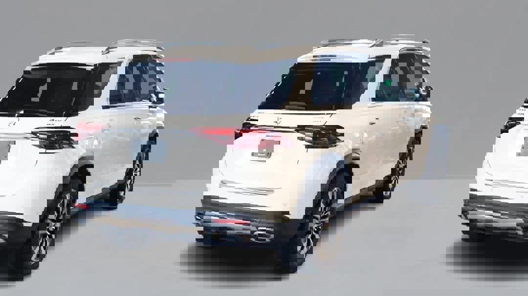 Used 2024 Mercedes-Benz GLE 350 4MATIC w/ Driver Assistance Package image 5