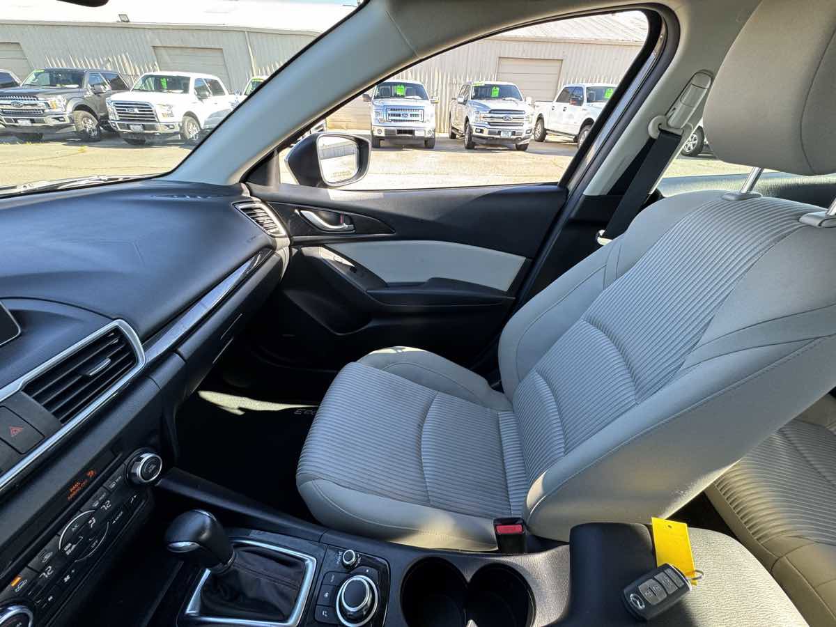 Used 2016 MAZDA MAZDA3 i Touring w/ Popular Equipment Package image 33