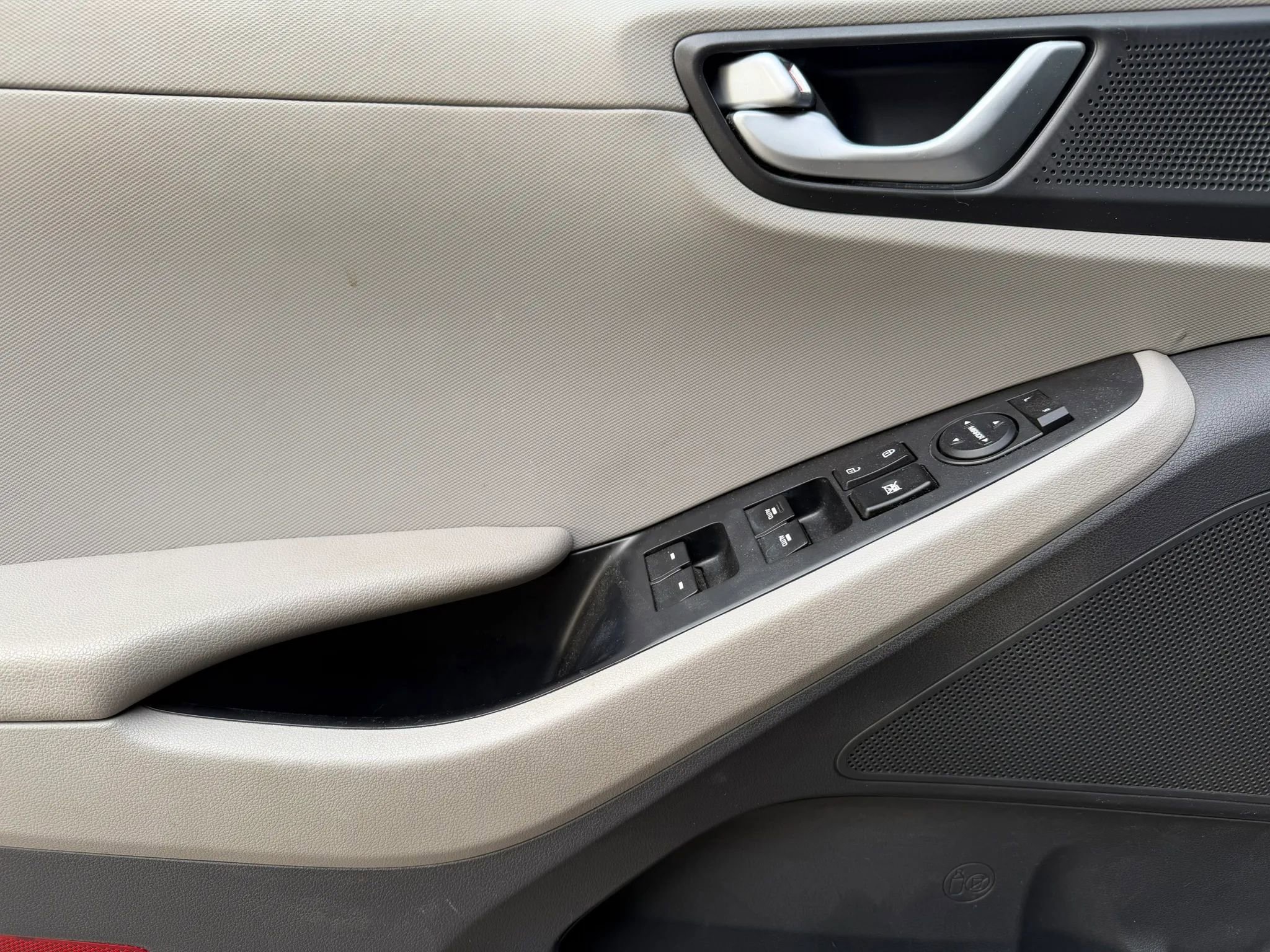 Used 2017 Hyundai Ioniq Limited FWD image 9