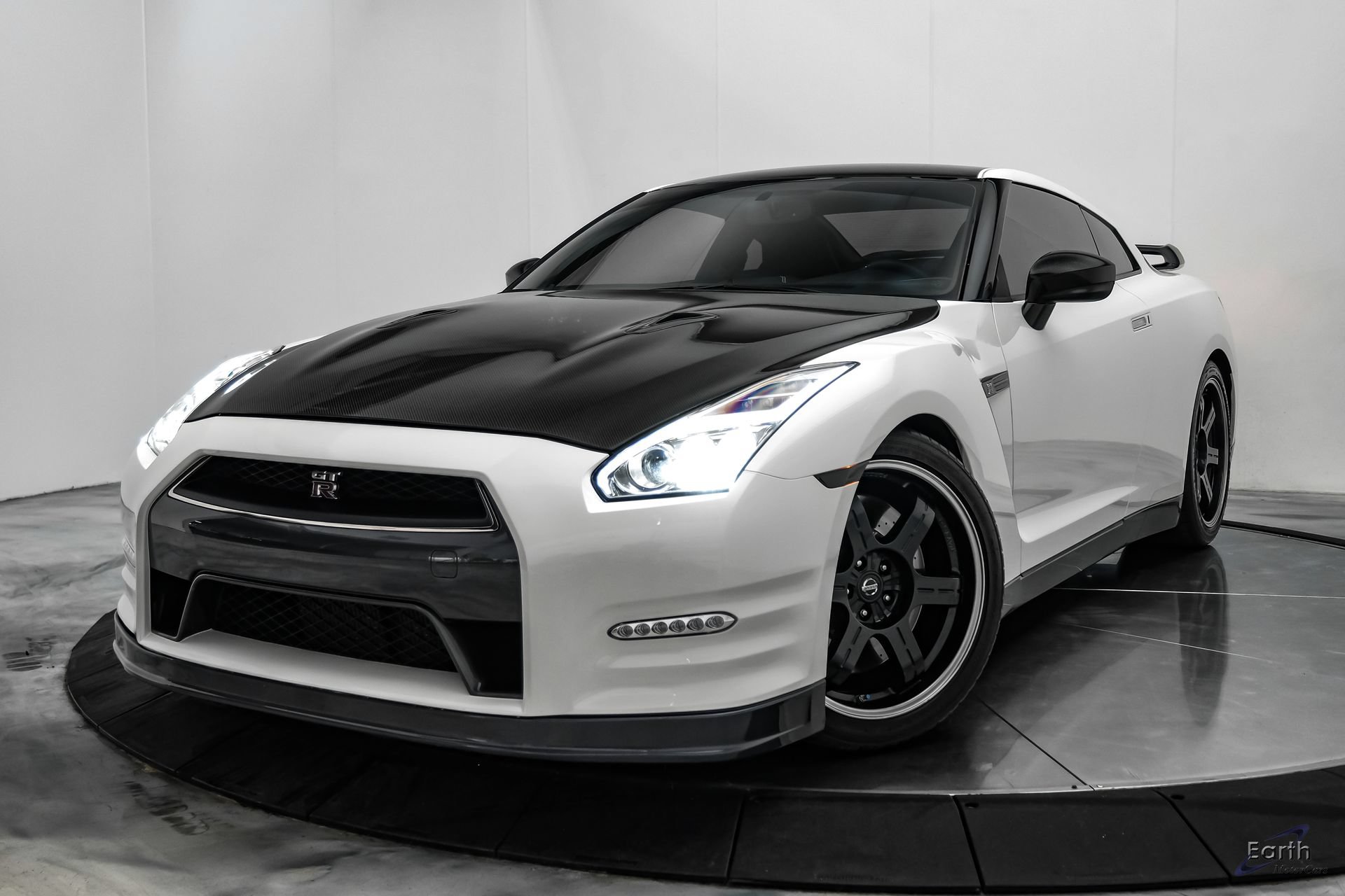 Used 2014 Nissan GT-R Black Edition AWD/4WD image 6