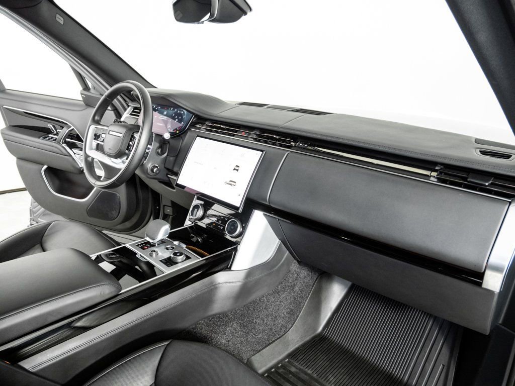 Used 2023 Land Rover Range Rover SE image 24