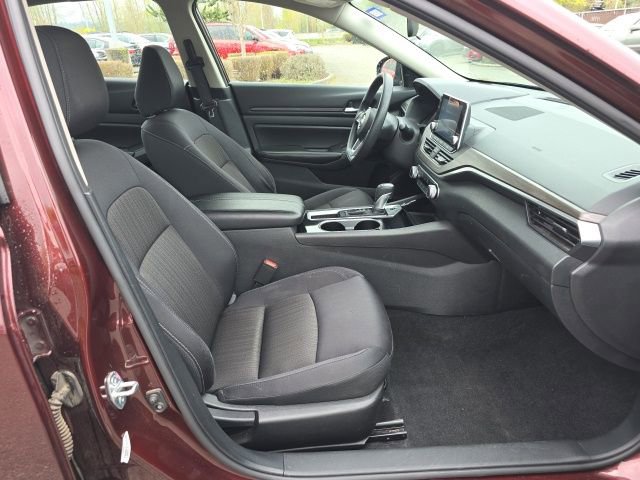 Used 2024 Nissan Altima 2.5 SV FWD image 11