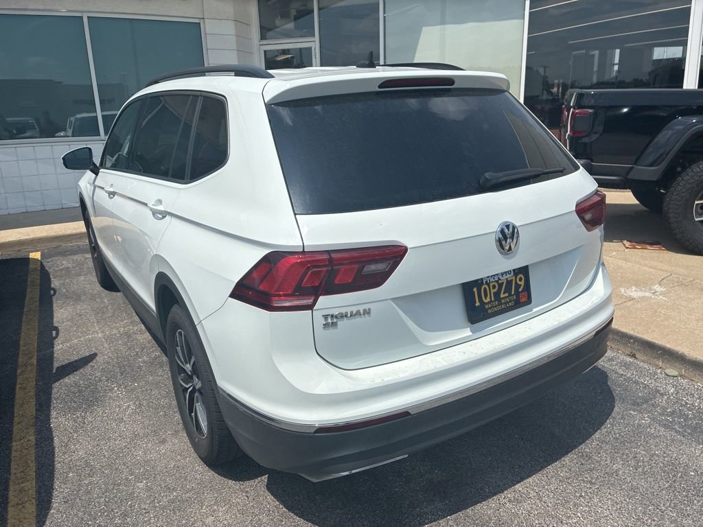 Used 2021 Volkswagen Tiguan SE w/ Panoramic Sunroof Package FWD image 4