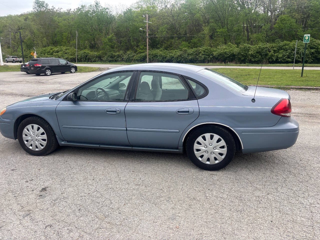 Used 2006 Ford Taurus SE FWD image 6
