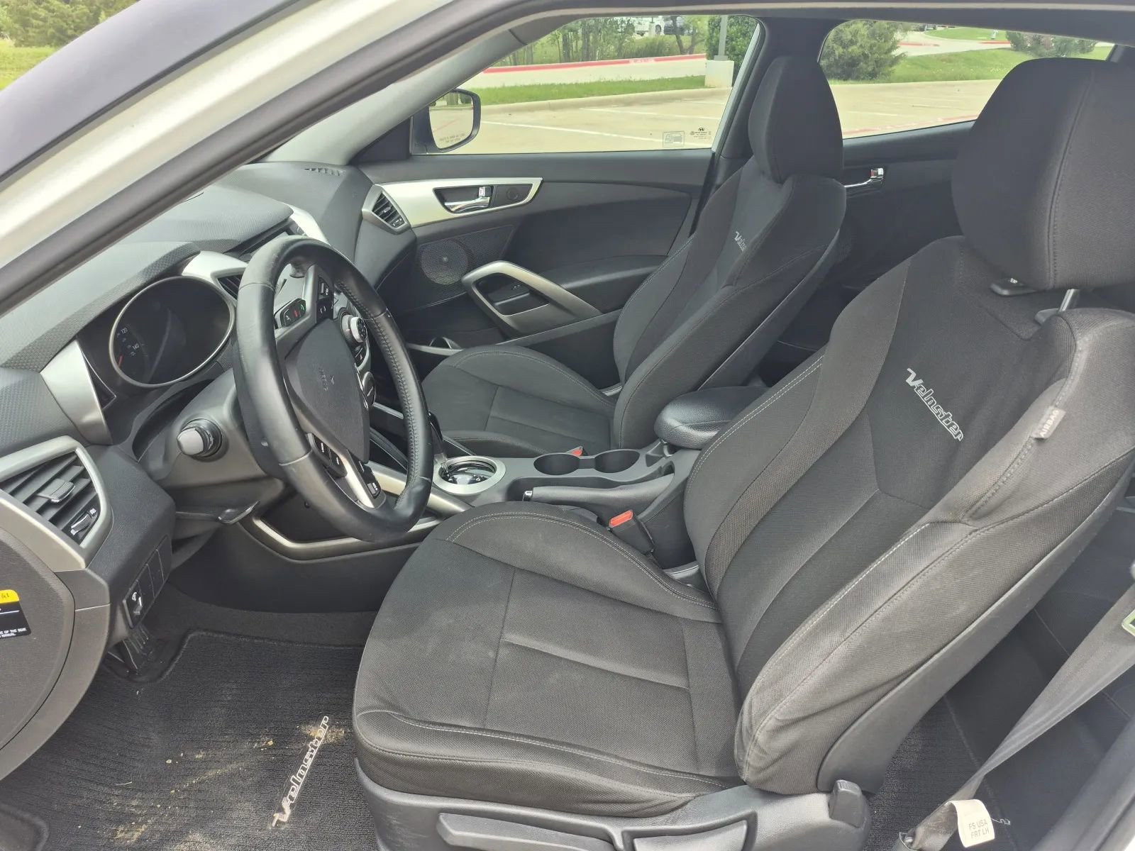 Used 2017 Hyundai Veloster FWD image 12