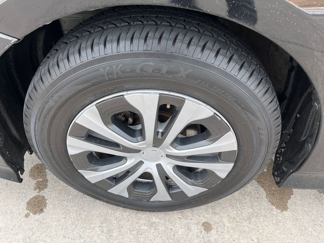 Used 2022 Toyota Prius LE image 25