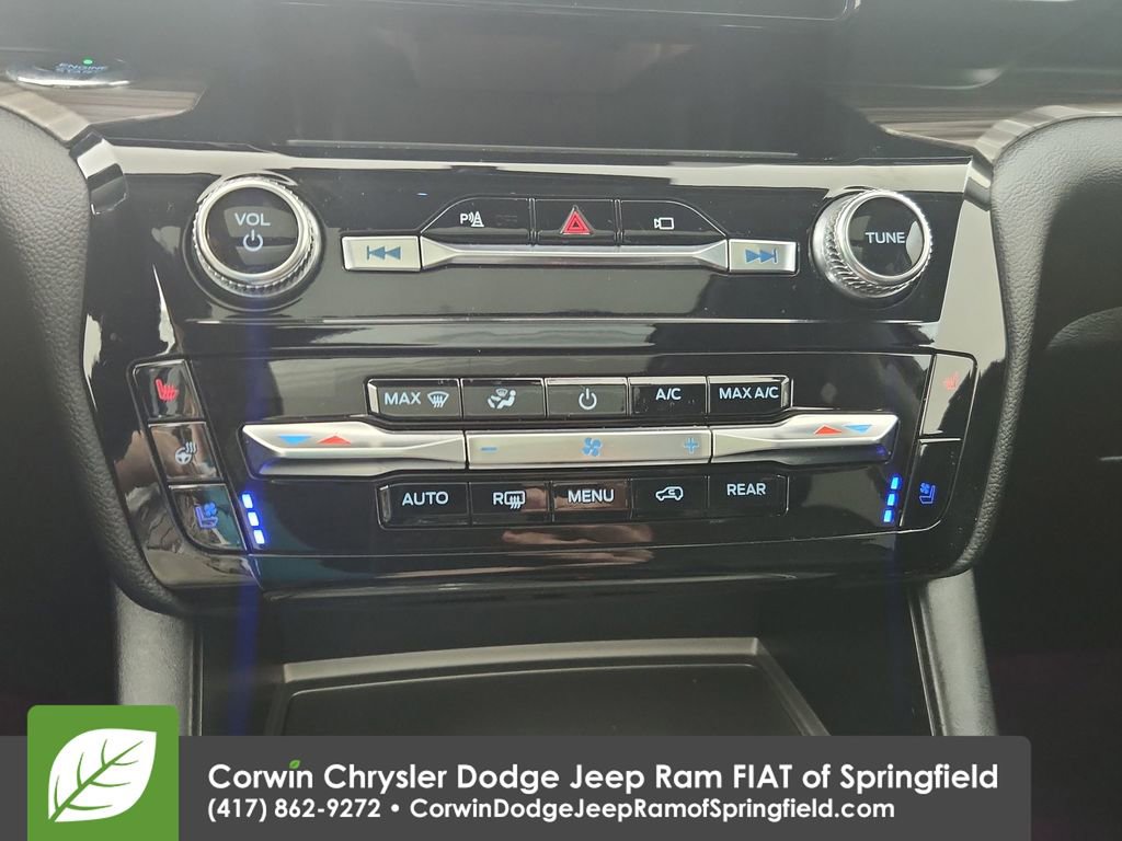 Used 2021 Ford Explorer Limited w/ Equipment Group 301A AWD/4WD image 26