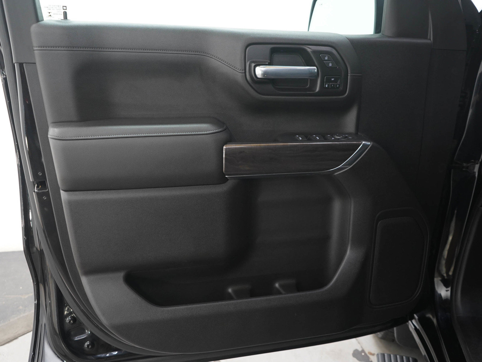 Used 2021 Chevrolet Silverado 1500 LTZ AWD/4WD image 21