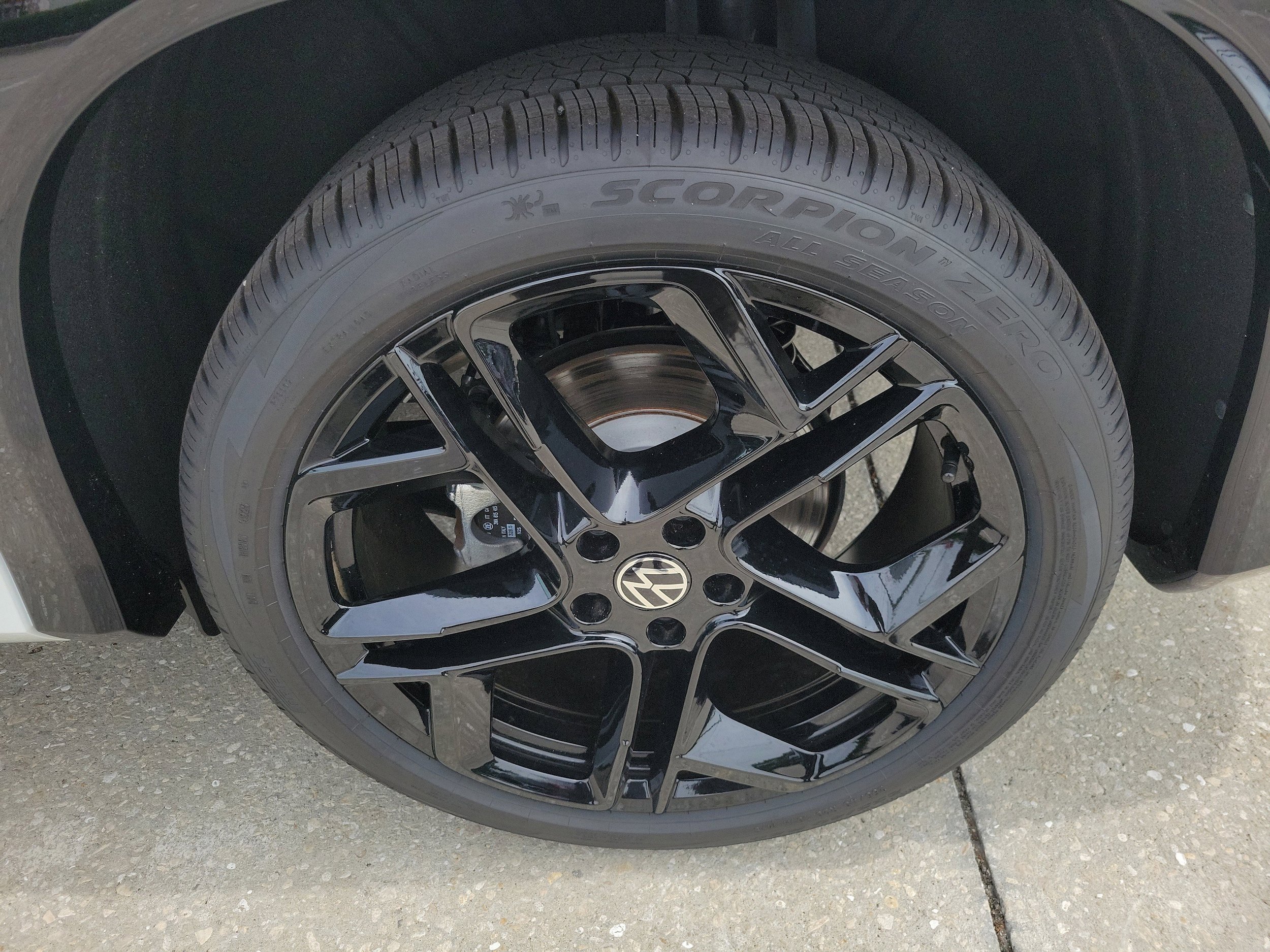 New 2026 Volkswagen Tiguan SE R-Line FWD image 33