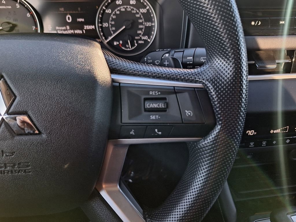 Used 2025 Mitsubishi Outlander ES image 16