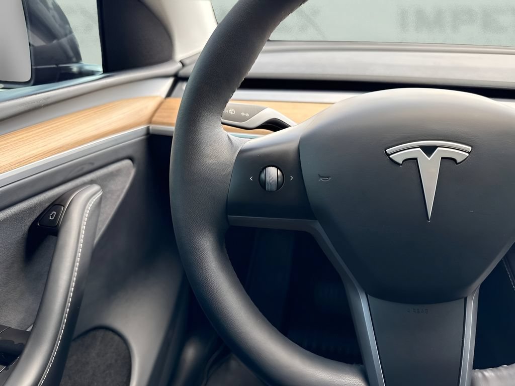 Used 2024 Tesla Model Y Long Range AWD/4WD image 16