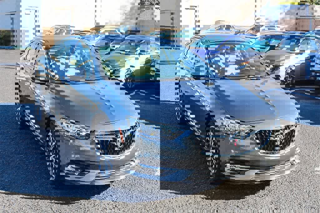 Used 2019 Buick Regal Essence image 3