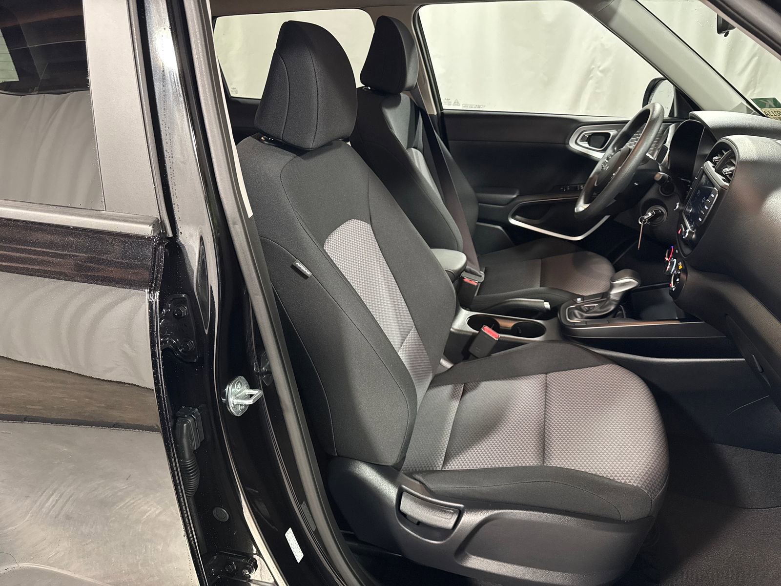 Certified 2023 Kia Soul LX FWD image 27