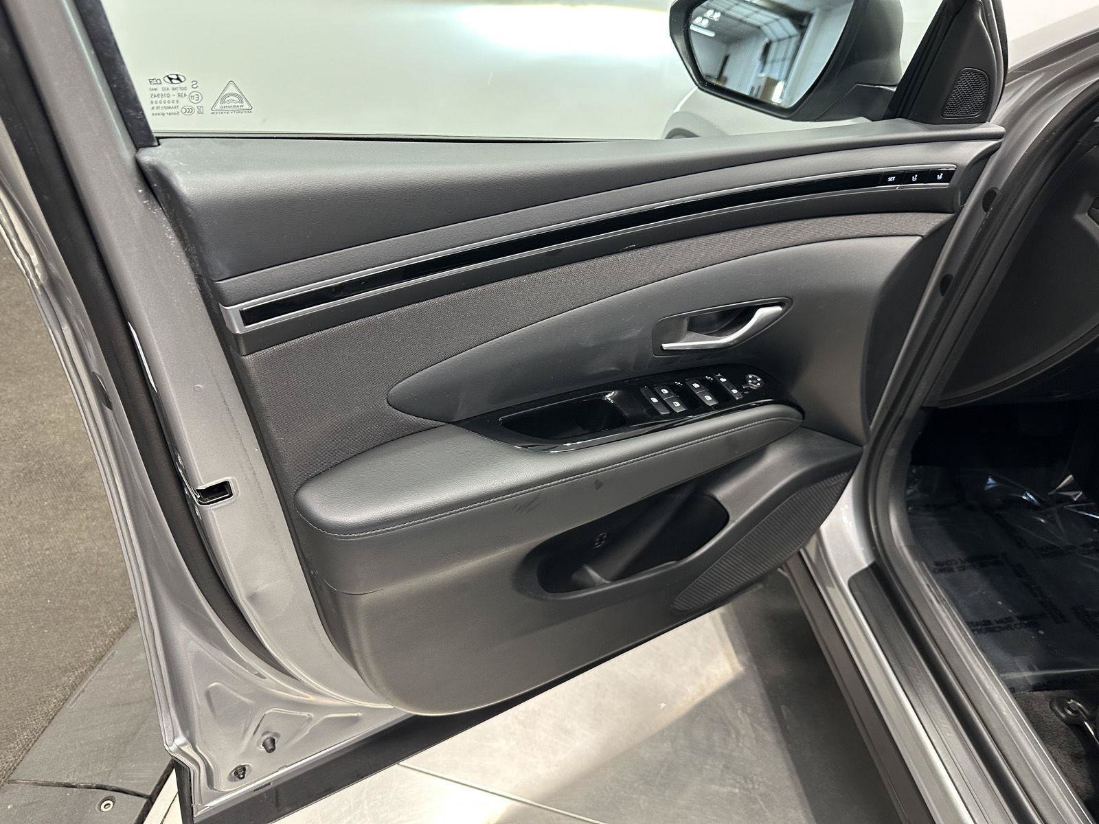 Certified 2023 Hyundai Tucson Limited AWD/4WD image 13