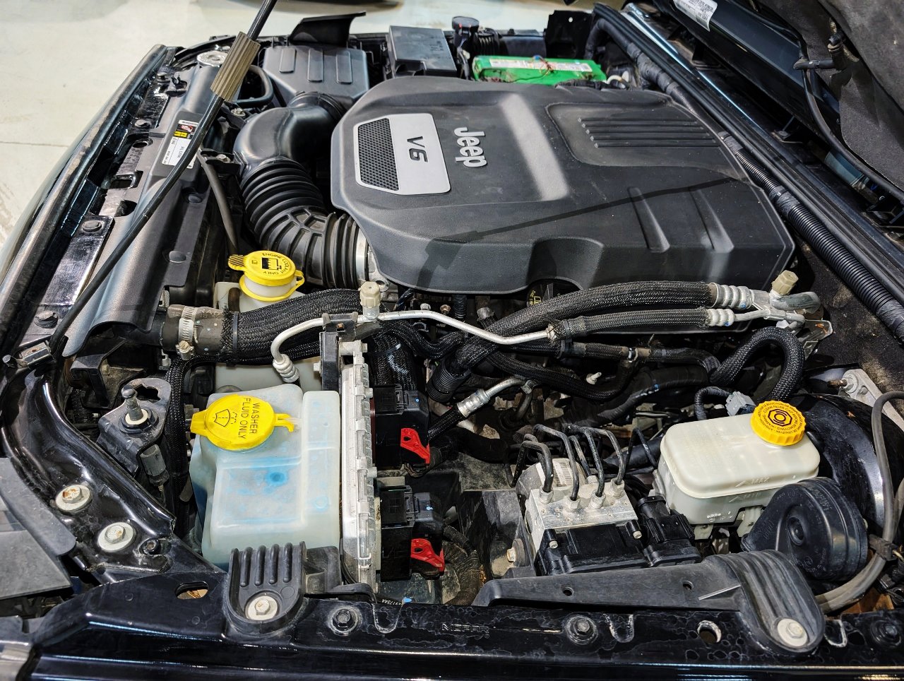 Used 2015 Jeep Wrangler Unlimited Sahara w/ Dual Top Group image 48