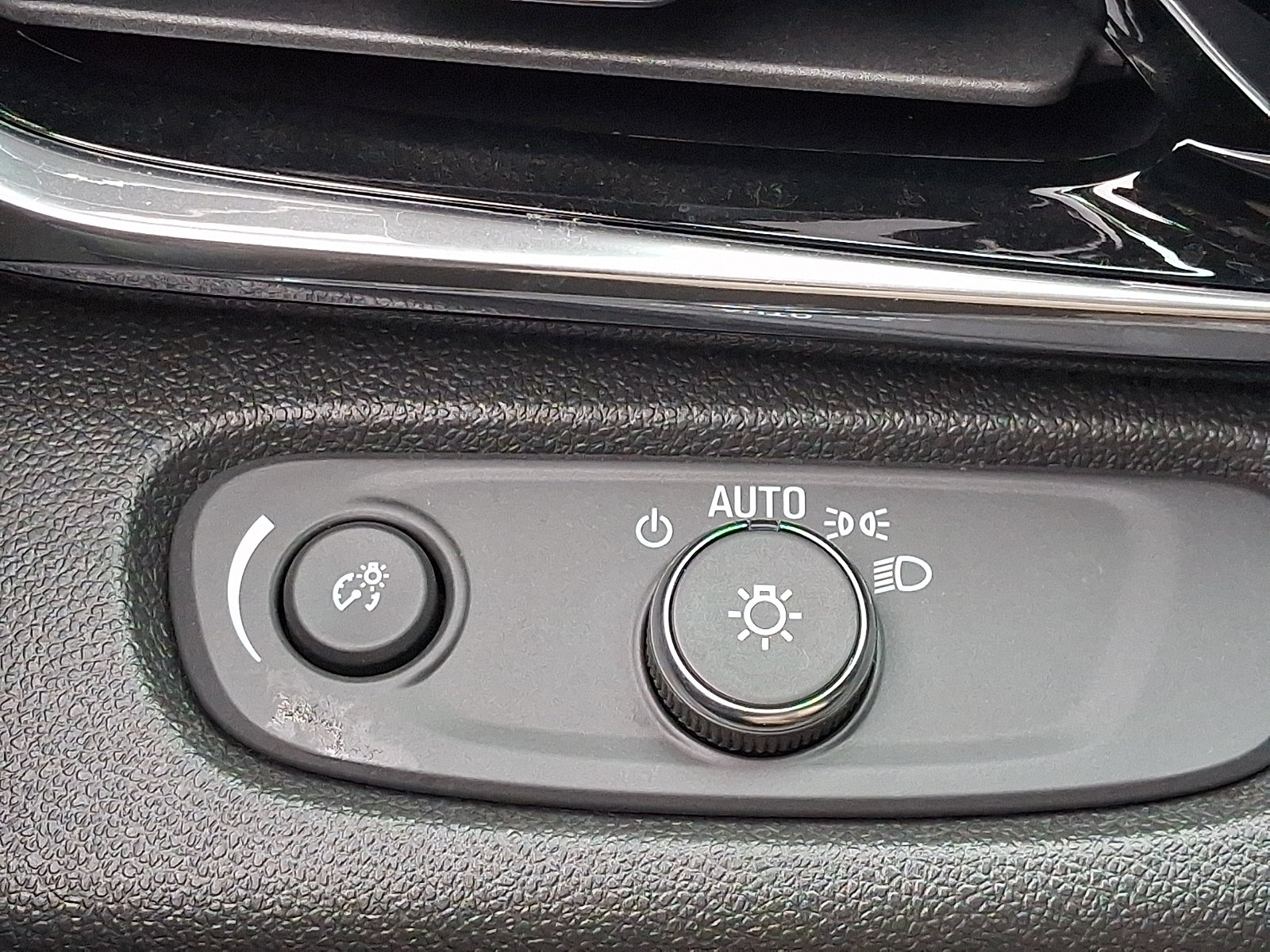 Certified 2024 Buick Envista Sport Touring w/ Convenience I Package FWD image 24