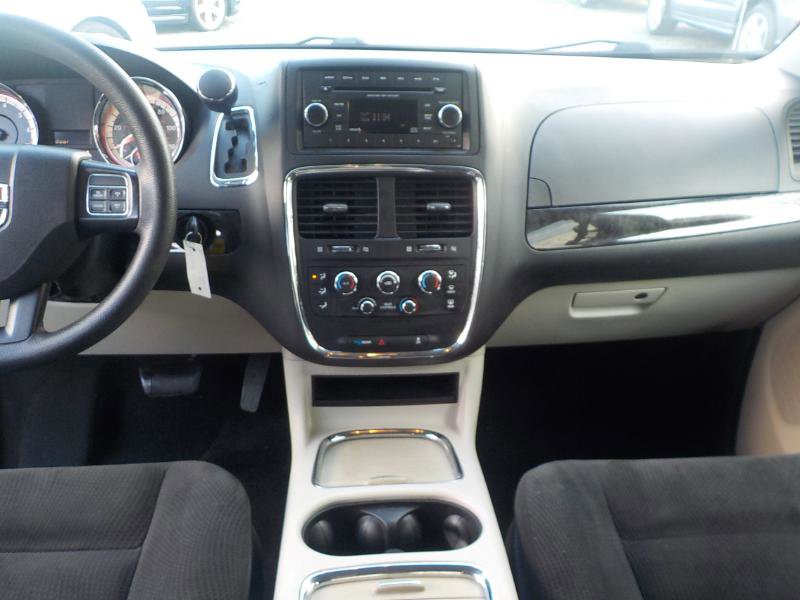 Used 2016 Dodge Grand Caravan SXT image 12