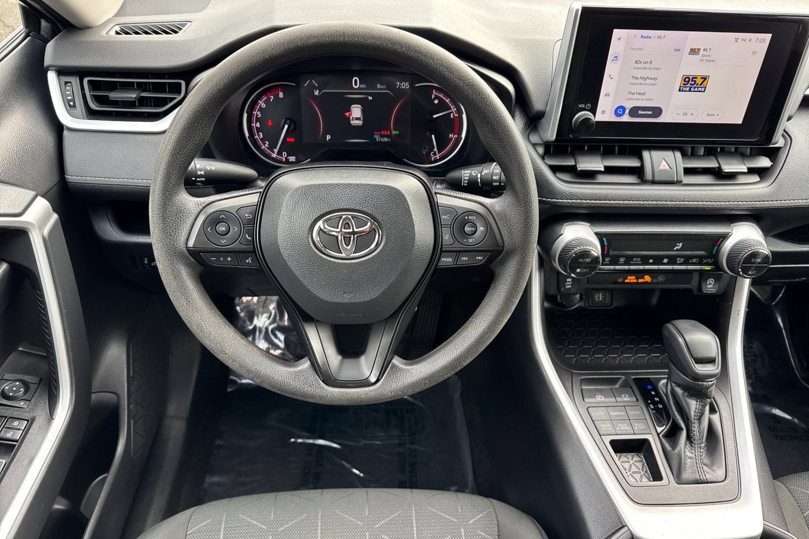 Used 2023 Toyota RAV4 XLE AWD/4WD image 13