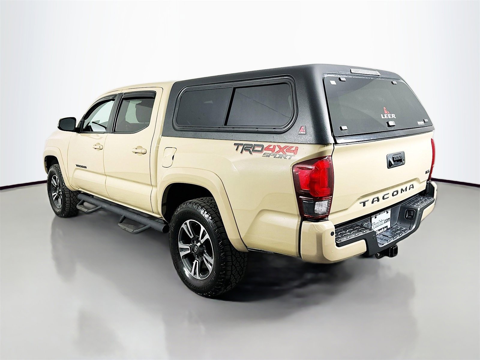 Used 2018 Toyota Tacoma TRD Sport w/ Technology Package image 5