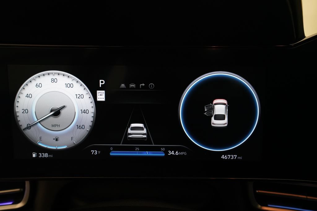 Used 2024 Hyundai Elantra Limited FWD image 2
