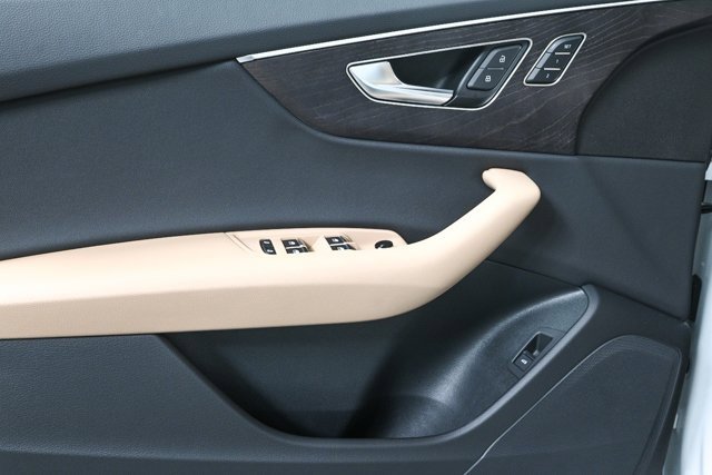 New 2025 Audi Q8 Premium image 6