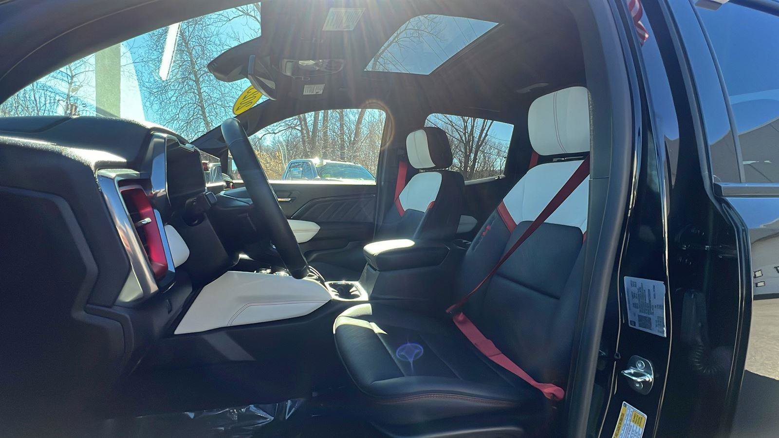 Used 2023 GMC Canyon AT4X image 24