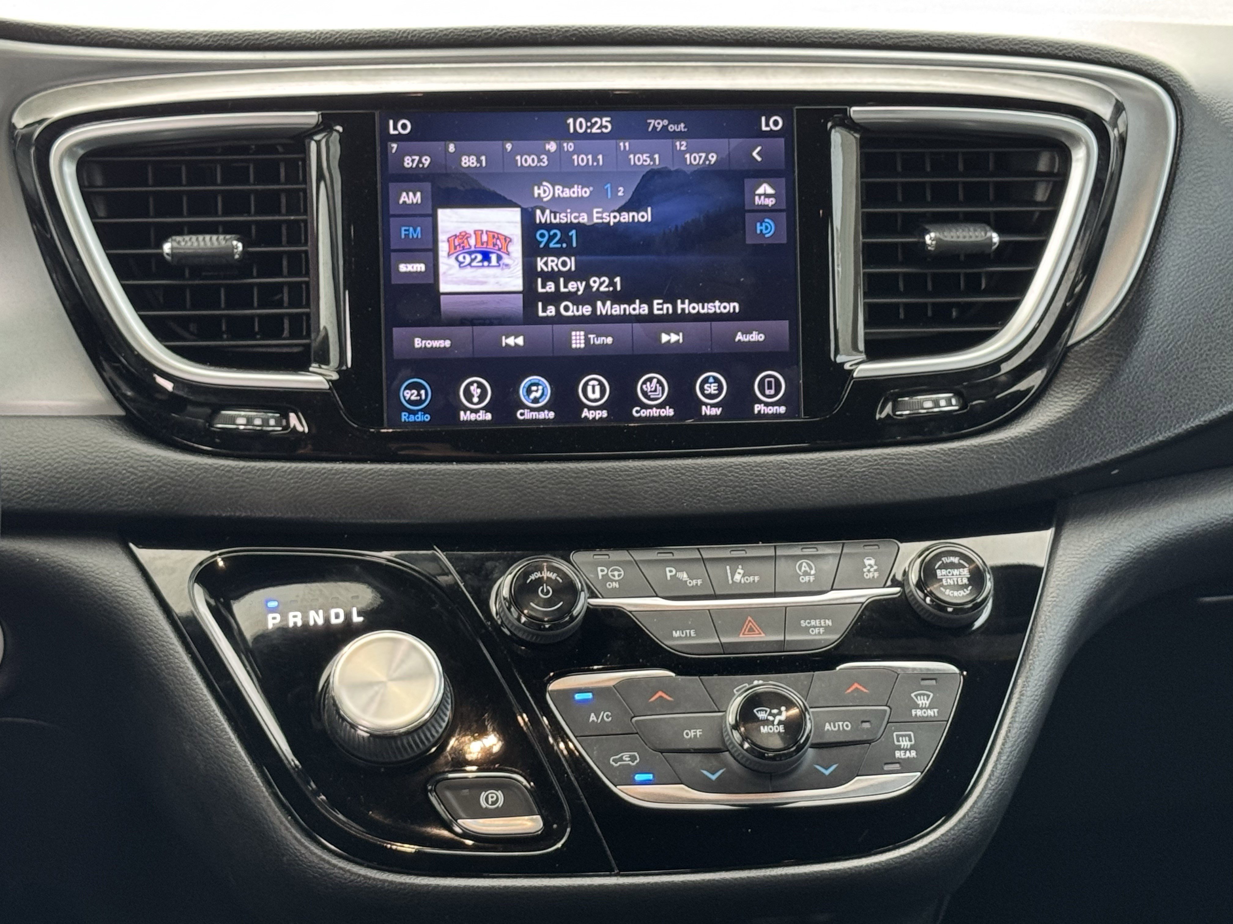 Used 2019 Chrysler Pacifica Touring-L Plus w/ Advanced Safetytec Group FWD image 17
