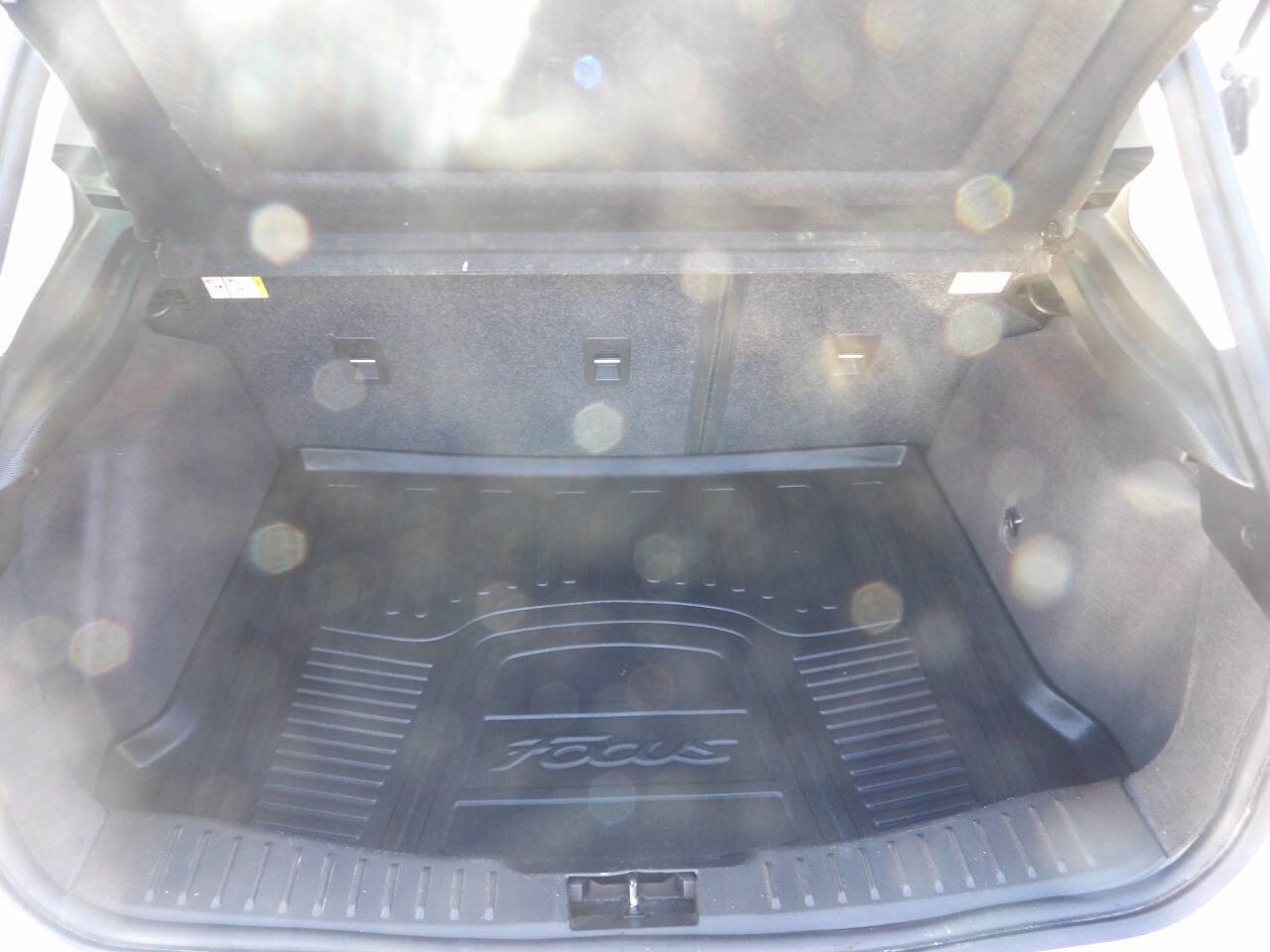 Used 2017 Ford Focus SE w/ Interior Protection Package image 5