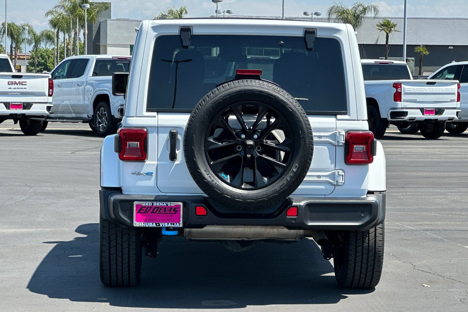 Used 2022 Jeep Wrangler Unlimited Sahara w/ Safety Group AWD/4WD image 6