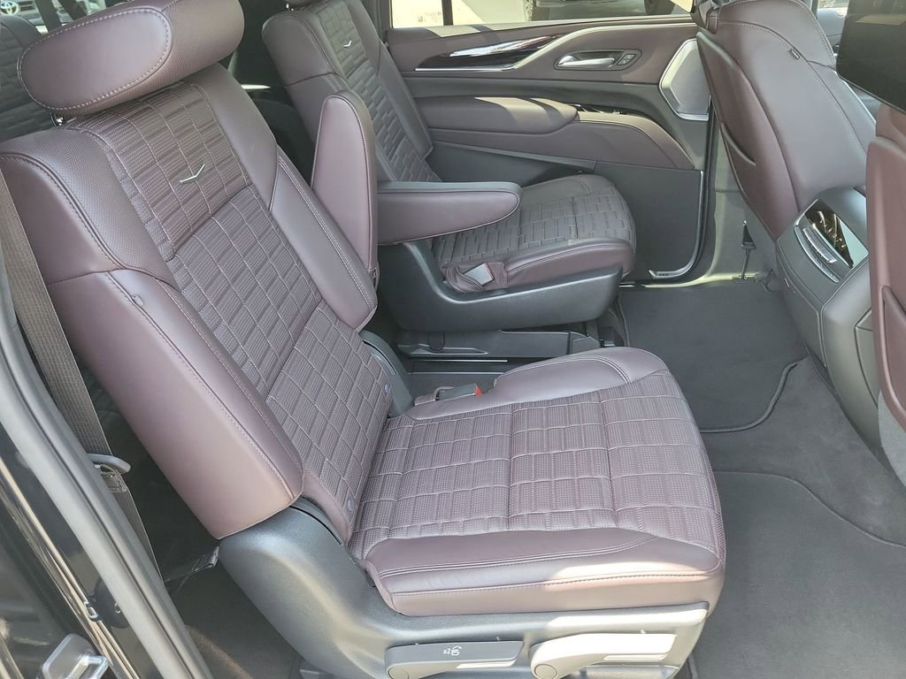 Certified 2023 Cadillac Escalade ESV Premium Luxury Platinum AWD/4WD image 27
