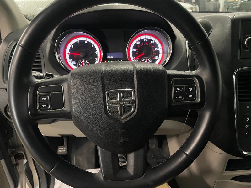 Used 2011 Dodge Grand Caravan FWD image 9
