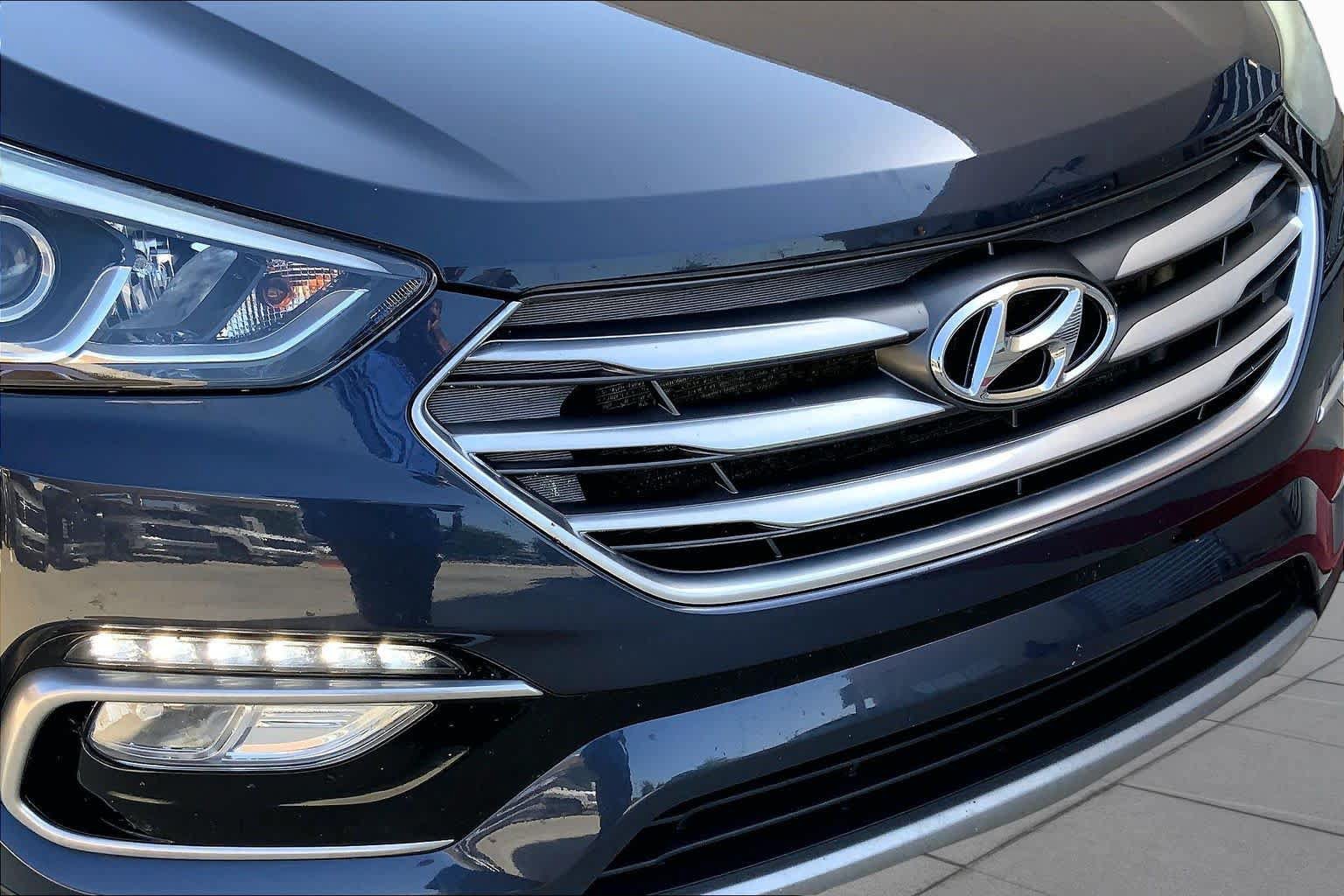 Used 2017 Hyundai Santa Fe Sport FWD image 32