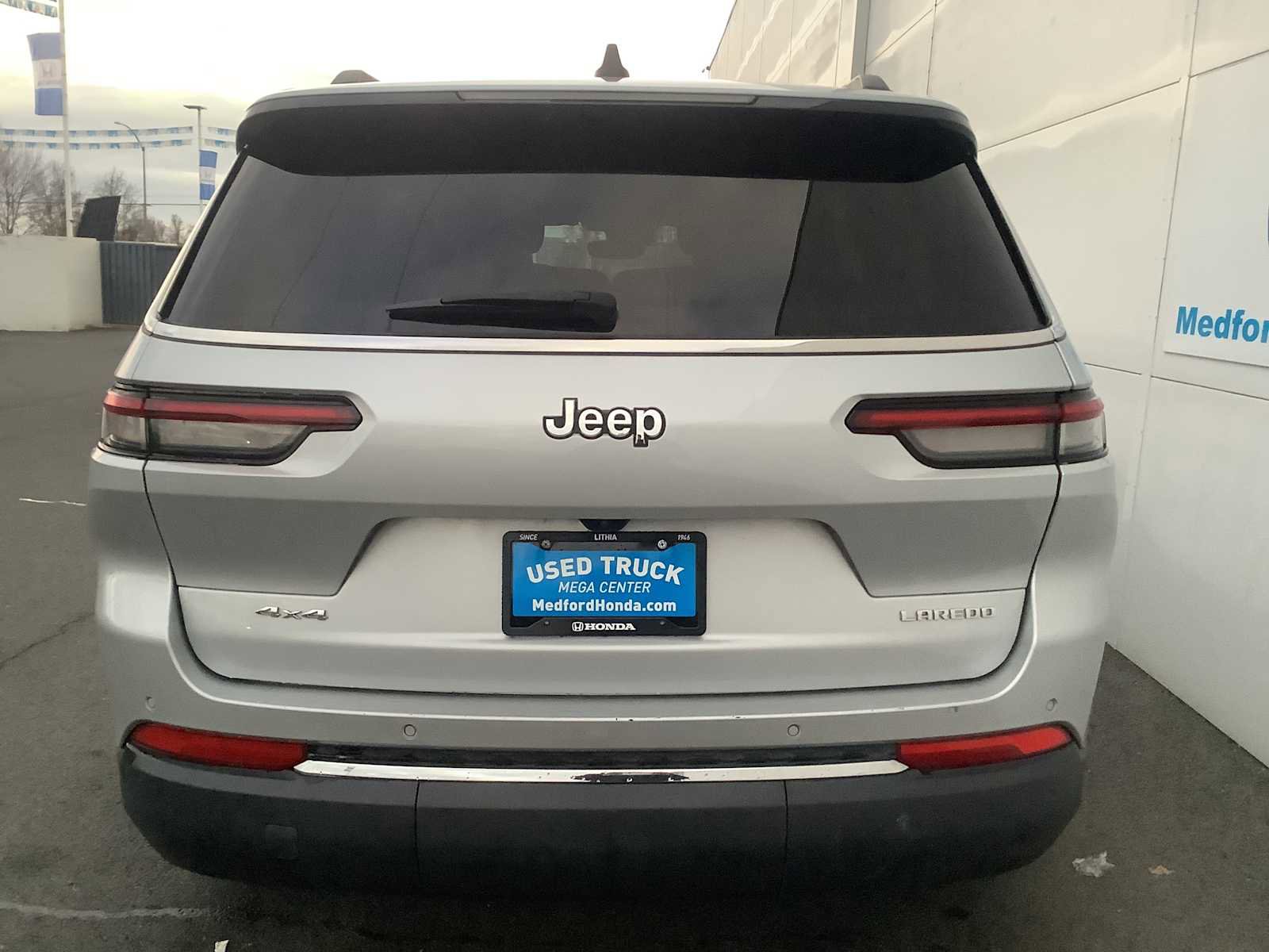 Used 2023 Jeep Grand Cherokee L Laredo image 5