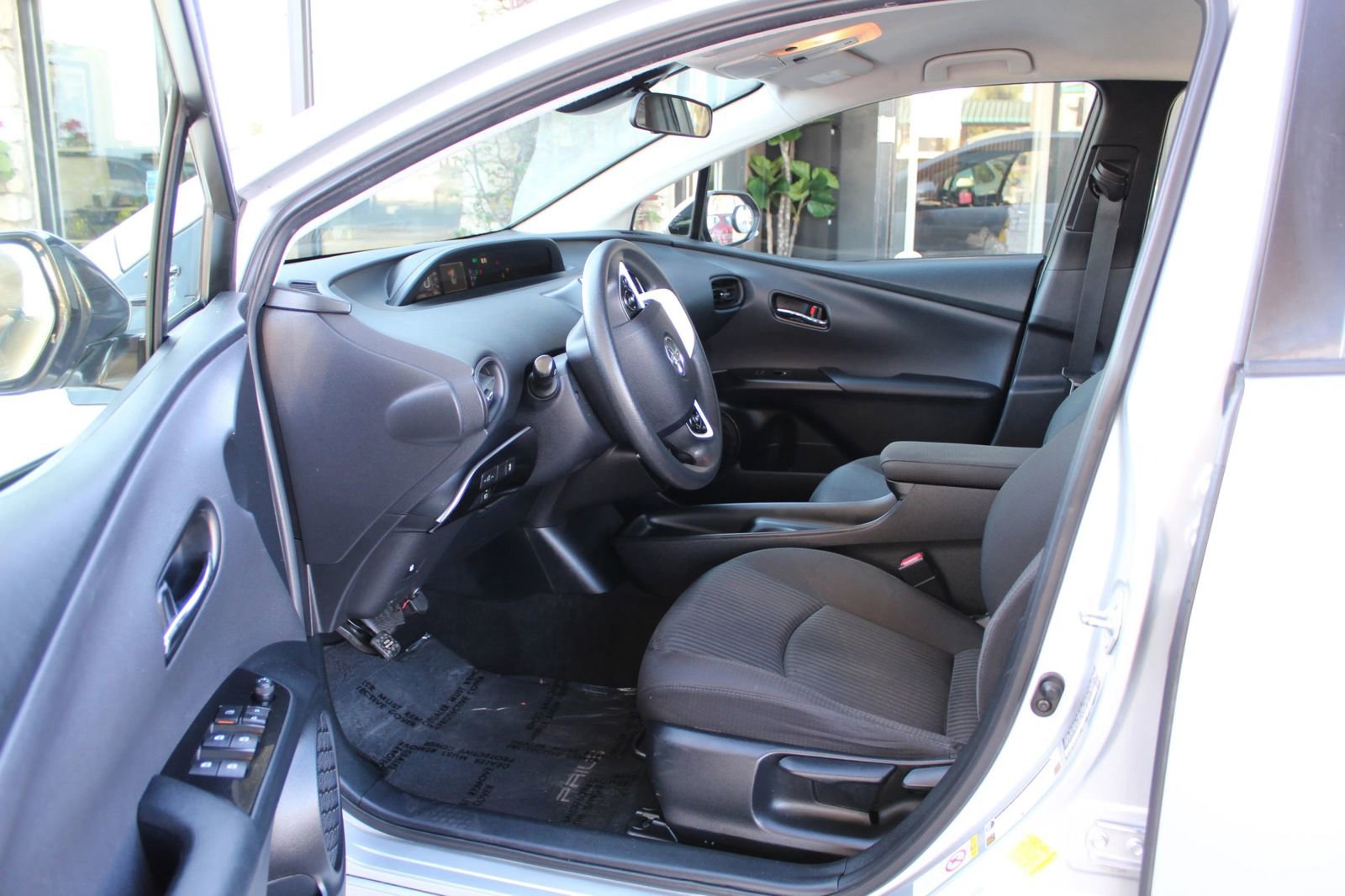 Used 2017 Toyota Prius Four FWD image 9