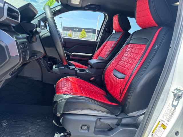 Used 2025 Toyota Tacoma SR5 AWD/4WD image 16