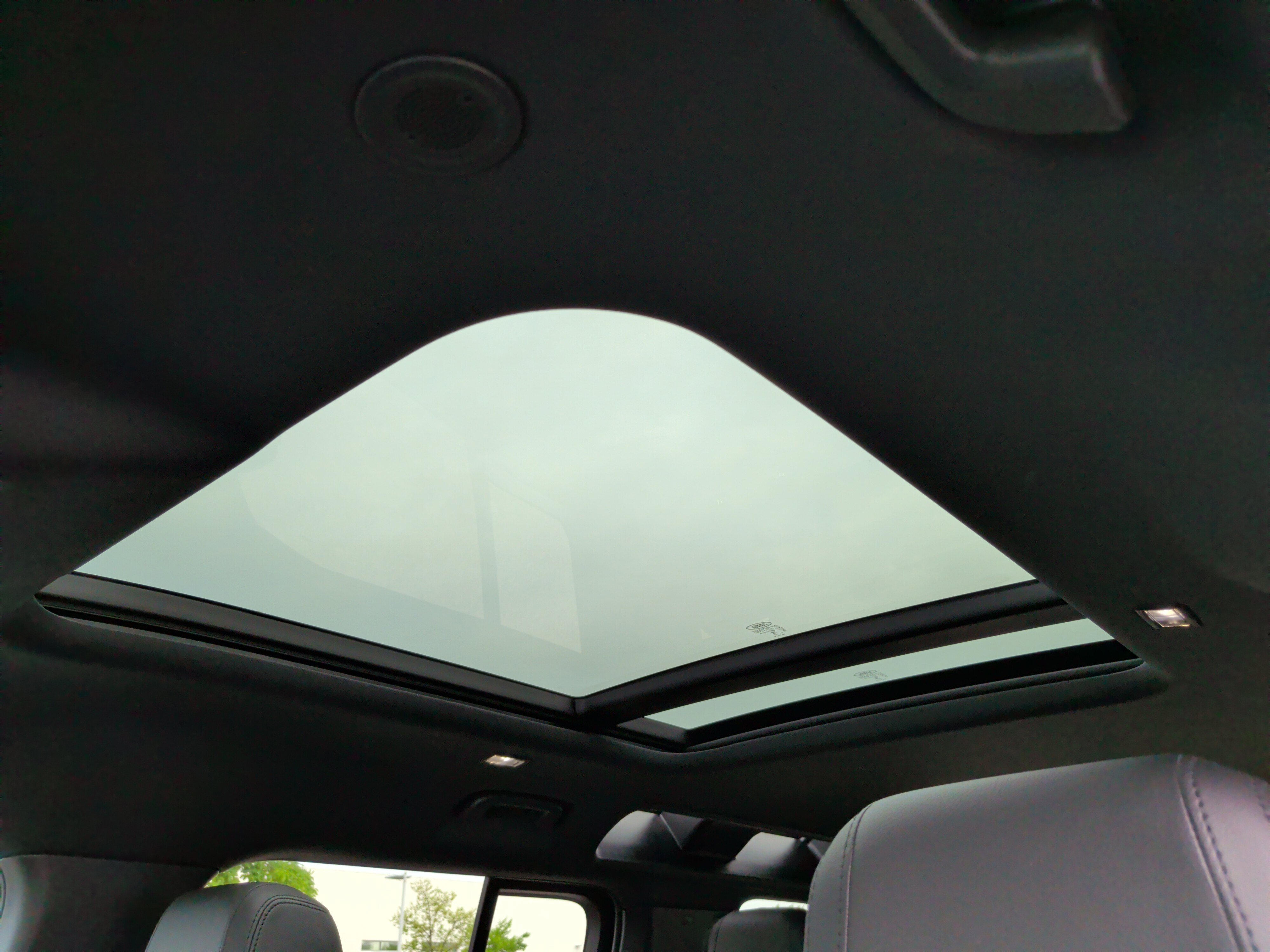 Used 2023 Land Rover Defender 110 X-Dynamic SE image 30