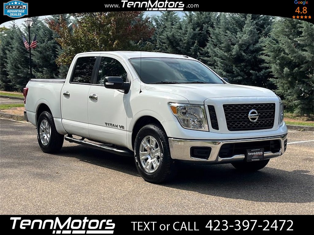 Used 2019 Nissan Titan SV image 2