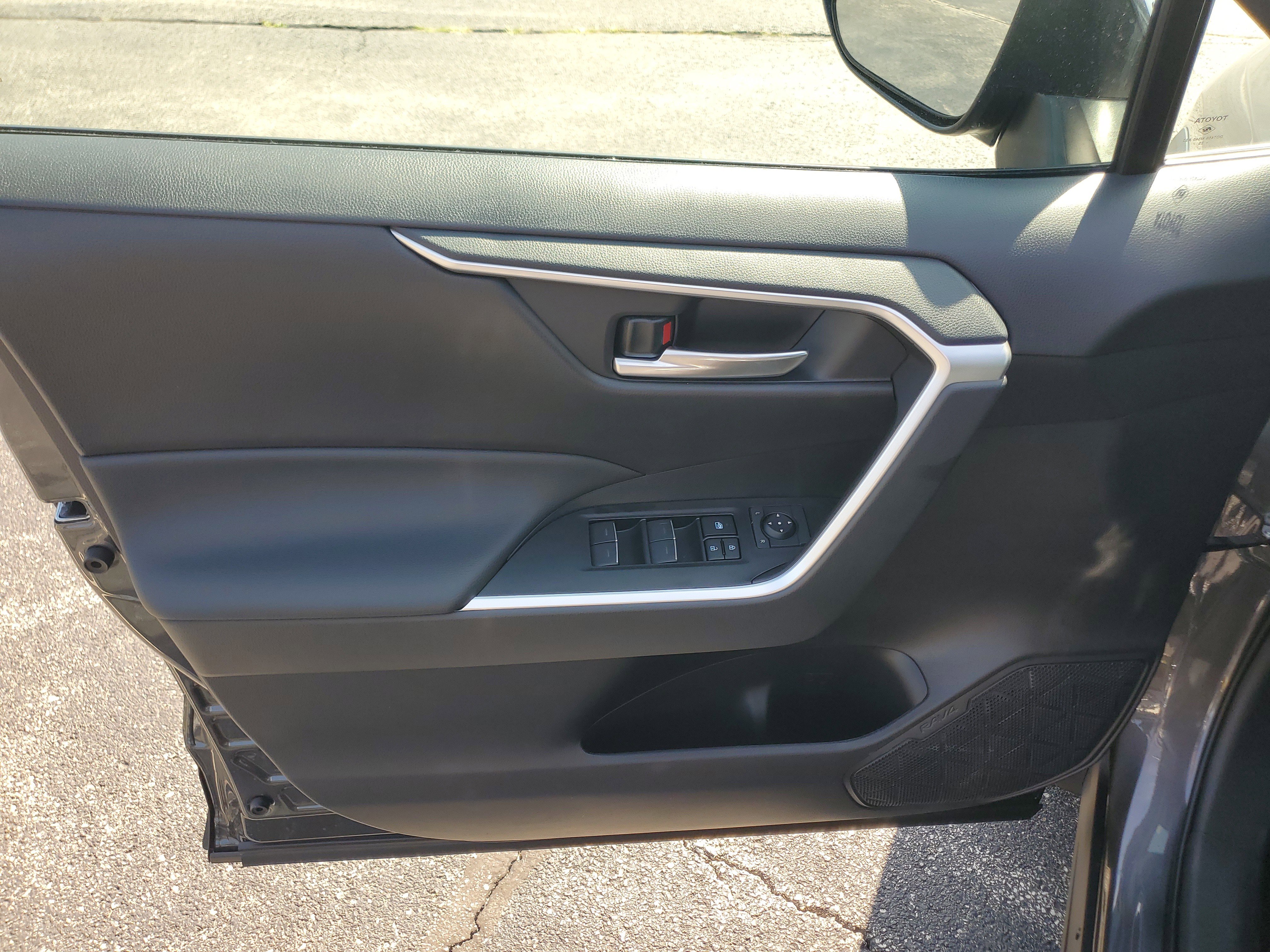 New 2025 Toyota RAV4 XLE image 21