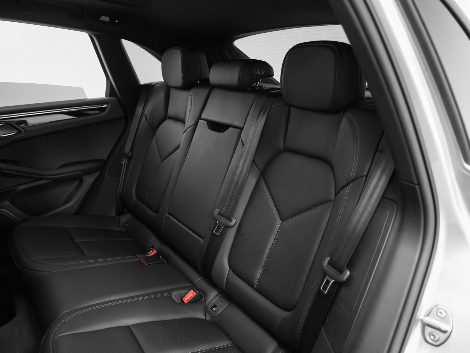 Certified 2025 Porsche Macan image 34