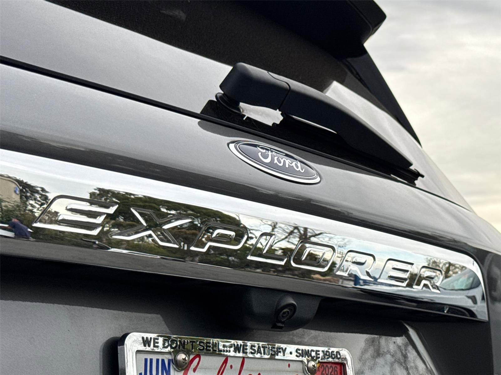 Certified 2021 Ford Explorer Limited w/ Hybrid Equipment Group 310A image 12