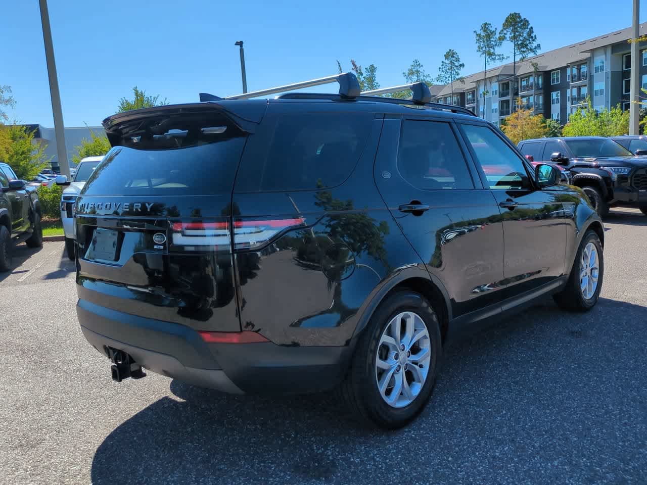 Used 2017 Land Rover Discovery SE AWD/4WD image 6