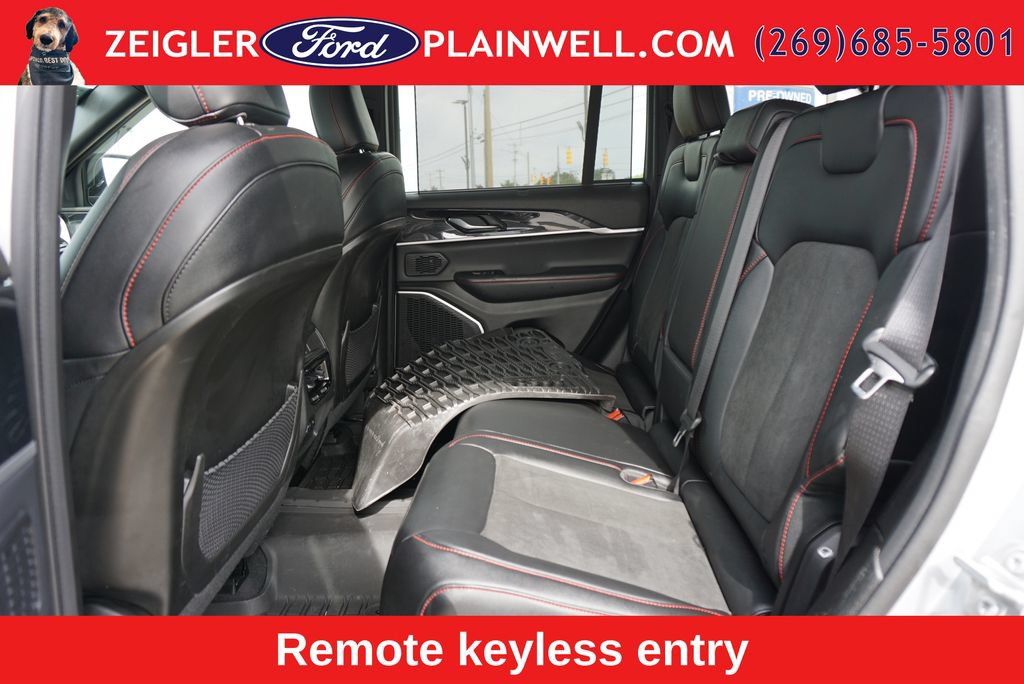 Used 2022 Jeep Grand Cherokee Trailhawk w/ ADV Protech Group II AWD/4WD image 12