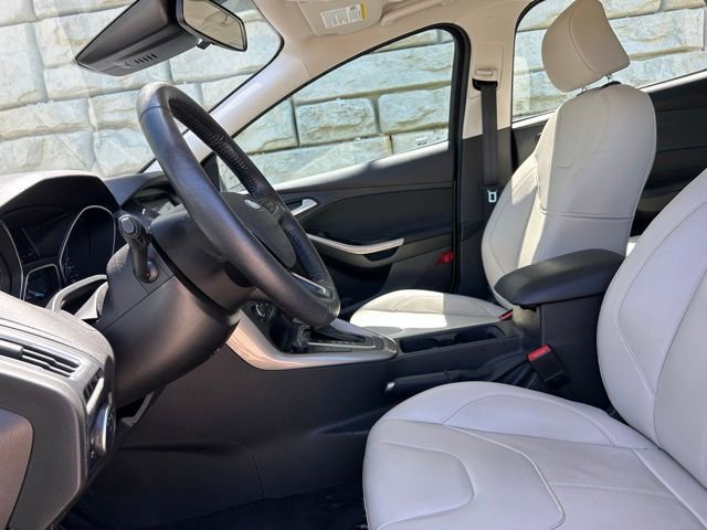 Used 2018 Ford Focus Titanium w/ Titanium Technology Package FWD image 8