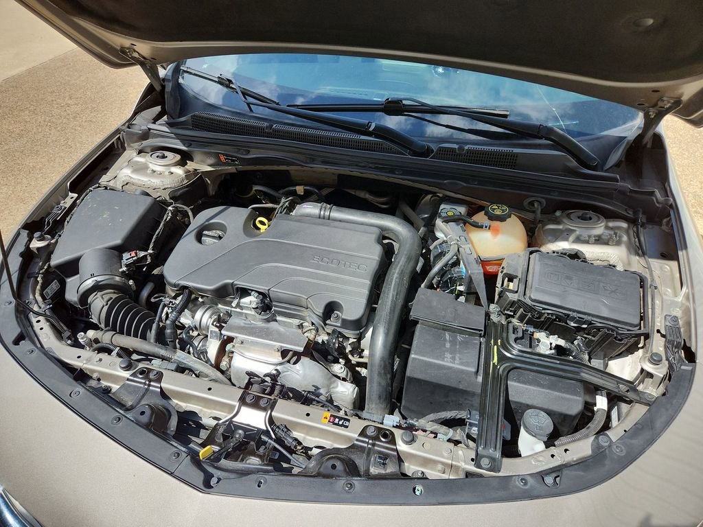 Used 2022 Chevrolet Malibu LT FWD image 16